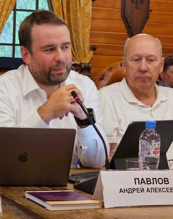 Андрей Павлов выступил с докладом о развитии нейросетей, предотвращении использования искусственно сгенерированных текстов в научных публикациях и диссертациях.